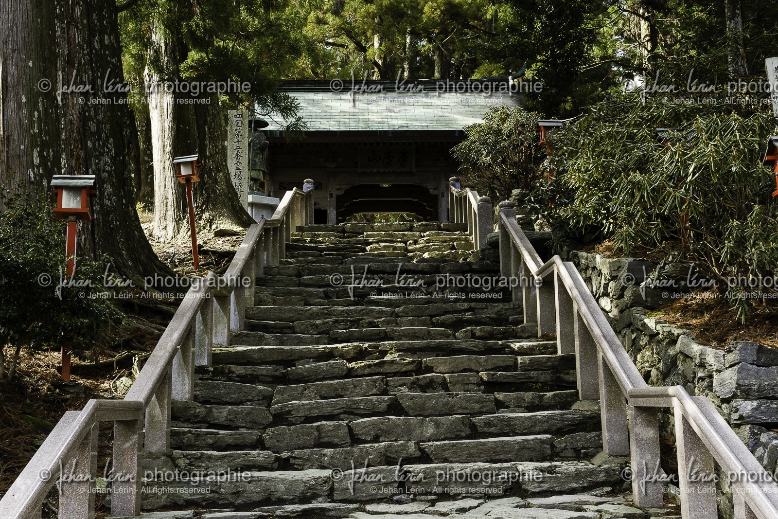 shosanji_temple-12_shikoku_japon_07-03_2014-2005.jpg